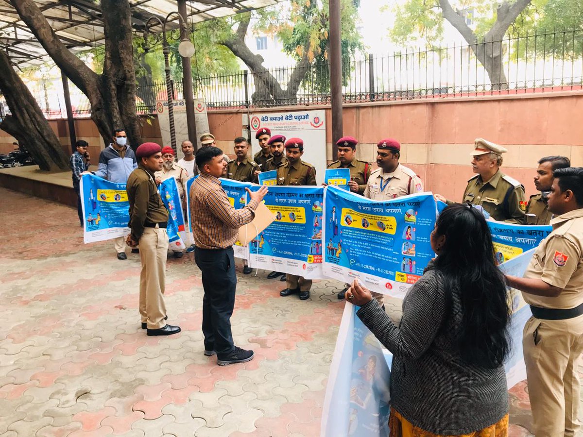 DMCentralDelhi's tweet photo. 09 Teams  Going to Awareness in RWAs and Markets regarding “Stay Protected and Stay Safe from Coronavirus!"
@htTweets
@timesofindia
#CoronaVirusUpdate 
#COVID2019 
#Corona https://t.co/X0UEMB3ANw