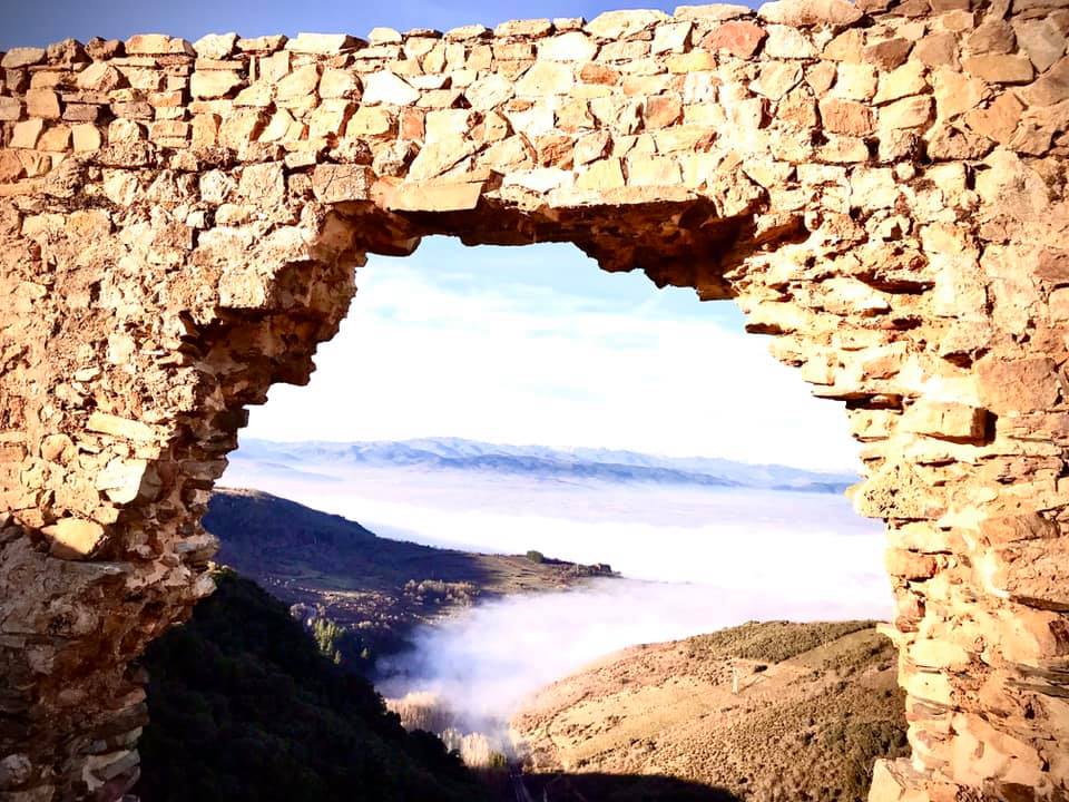 TapePink_tienda's tweet photo. ``Cuando llevas el sol por dentro, no importa si afuera llueve´´ #bierzo #elbierzo #elbierzomola #cornatel #castillodecornatel https://t.co/0rBxtr7H4e