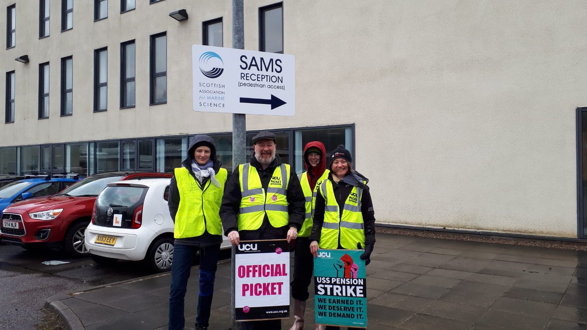 Thanks to <a href="/UnionTyke/">Richard Hardy</a> who stopped by to see us this morning in his <a href="/ScottishTUC/">STUC</a> capacity - always good to have a visitor! #UCUStrike