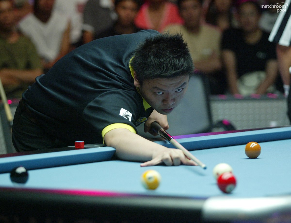 WorldPoolChamp's tweet image. #TBT to 2005 and a baby faced Jiaqing Wu who lifted the #WorldPoolChampionship title at just 16 years old!

Wu beat Po-Cheng Kuo 17-16 in an absolute thriller in Taipei 👏