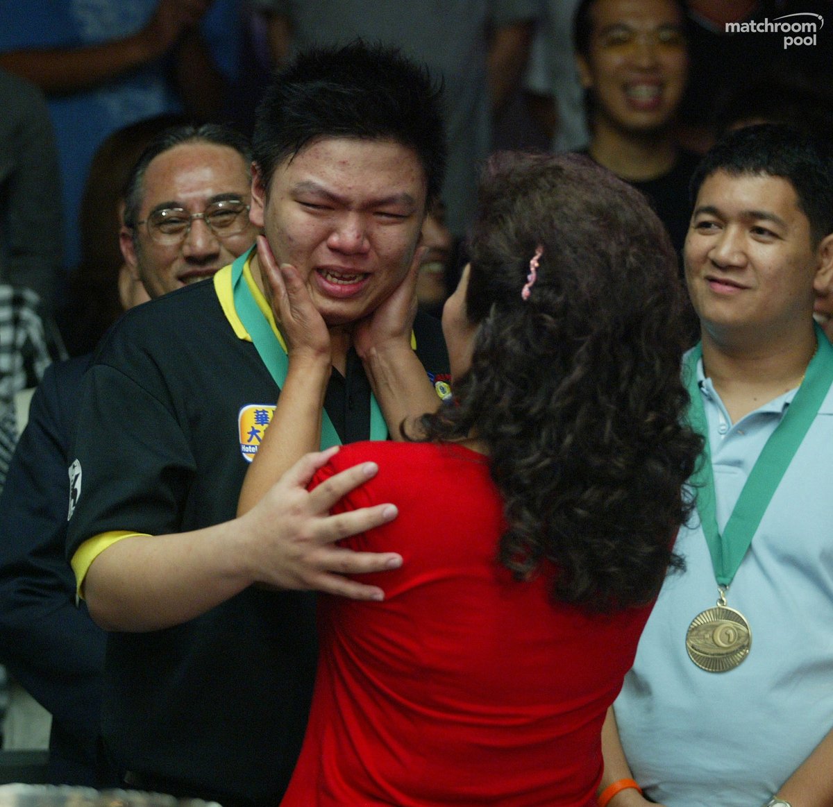 WorldPoolChamp's tweet image. #TBT to 2005 and a baby faced Jiaqing Wu who lifted the #WorldPoolChampionship title at just 16 years old!

Wu beat Po-Cheng Kuo 17-16 in an absolute thriller in Taipei 👏