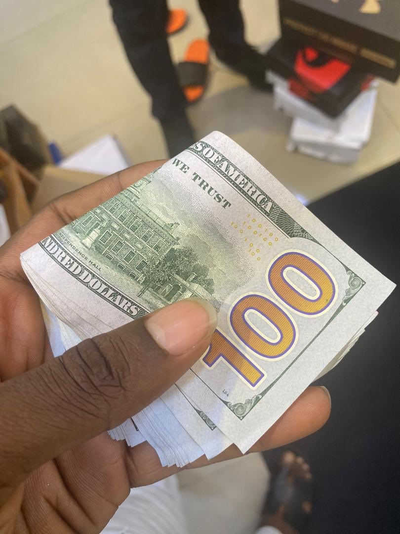 Balxjnr1's tweet photo. Dollar Rate as at this morning is NGN400/$1 This will lead to a sudden hike in our prices. We apologize for any inconvenience this sudden change in prices might cause. We are here to give you quality products at the best affordable price. Thank you for understanding #Balx https://t.co/RNuNS4OpbU