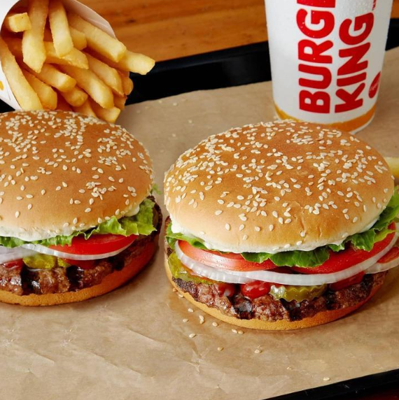 Dealabs's tweet photo. 🍔
Les burgers / wraps passent à 2€ chez Burger King ! 🔥
➡ https://t.co/MGniplcgV1 ⬅ 
#bonplan https://t.co/RyZlQ1HFSW