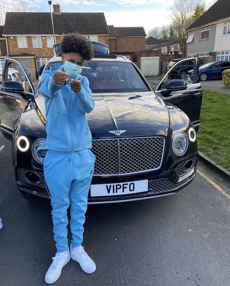 7side_1's tweet photo. It’s time Shakk’s fresh home, we’re loading up 👀 https://t.co/h2217C49Td