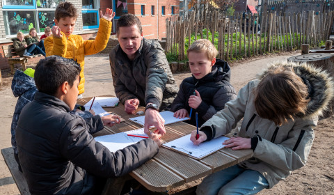 Meld je aan voor de Nationale Buitenlesdag!

Onderwijsdoelen scoor je buiten! Meld je nu aan voor de Nationale Buitenlesdag en ontvang gratis de buitenlesbundel waarmee je met alle vakken naar buiten kan. 🌿📐

Meld je nu aan voor dit evenement!
facebook.com/events/3773528…