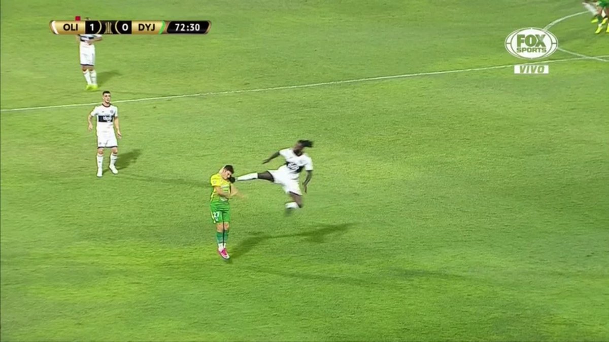 加藤友介 バングラデシュでサッカー選手クラファン中 どうでも良くなった時の外人のぶっ飛び方は 理性を保てる日本人には理解できない時が多い でもそれが人間味があるサッカーの良い所だとも思います この 選手が怪我していない事を祈ります