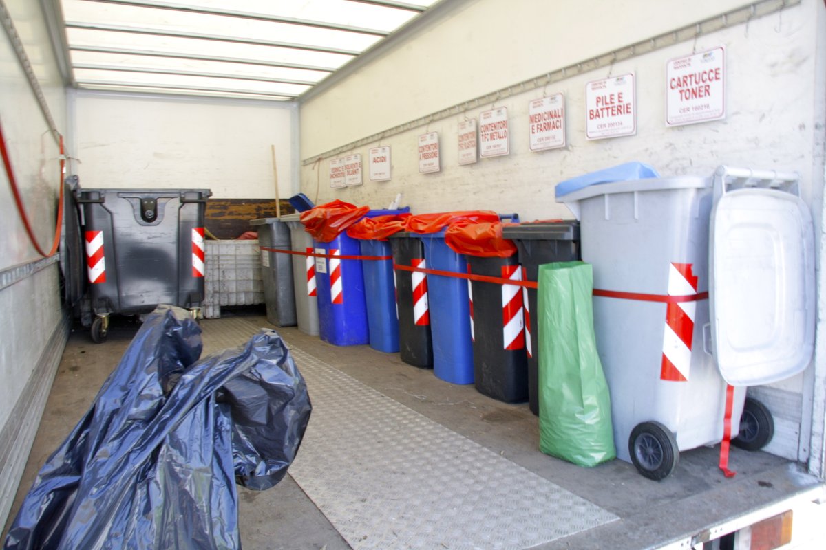 comunevenezia's tweet image. 🔸 #Ecocentri 🔸

Dal 13 marzo al 4 aprile chiusi ecocentri ed ecomobili del territorio

⛔ "Misura necessaria per l'eccessivo afflusso di persone nelle strutture registrato in questi giorni"

📢 @GruppoVeritas si appella al senso civico dei cittadini

🔍 v41.it/Lrbu