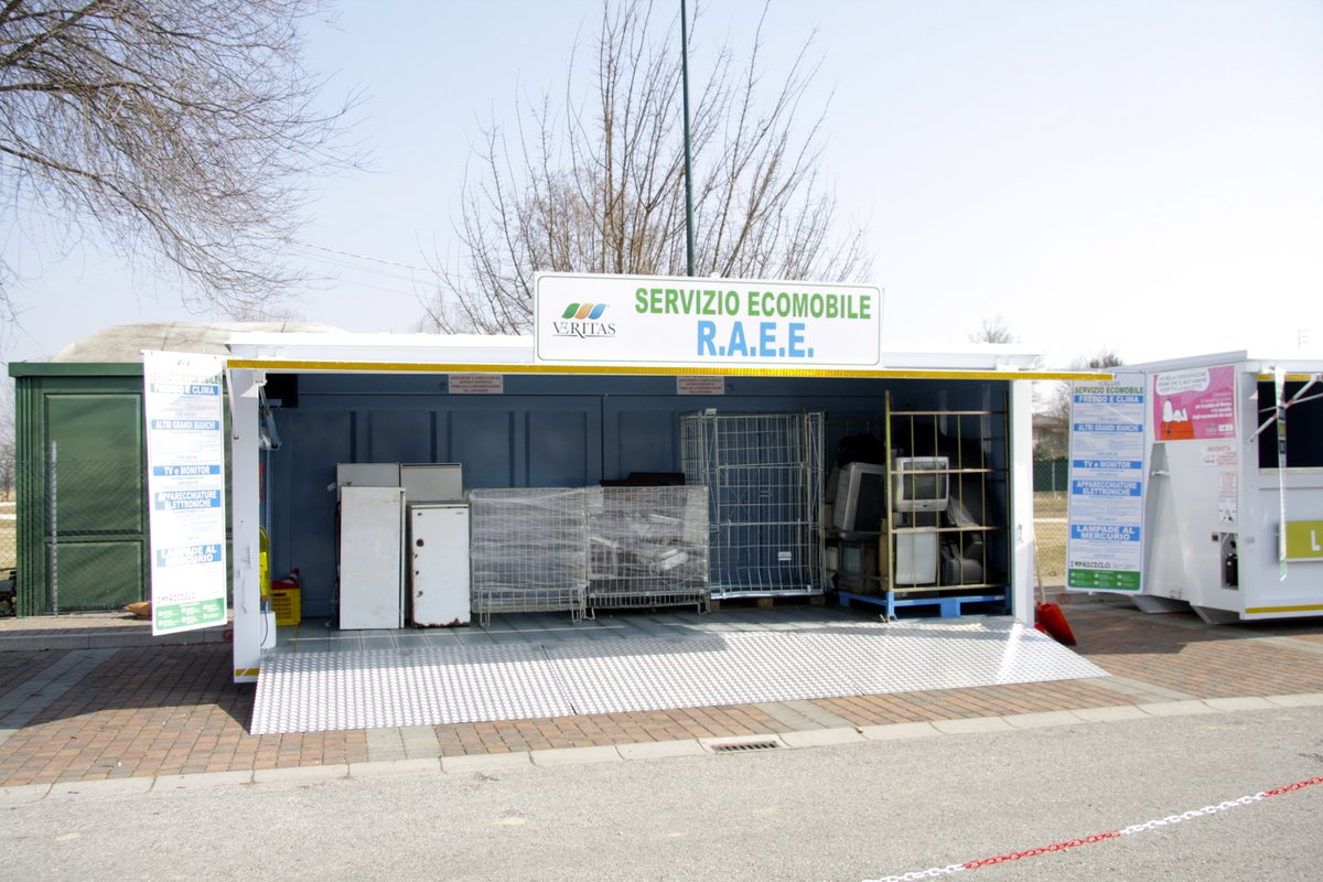 comunevenezia's tweet image. 🔸 #Ecocentri 🔸

Dal 13 marzo al 4 aprile chiusi ecocentri ed ecomobili del territorio

⛔ "Misura necessaria per l'eccessivo afflusso di persone nelle strutture registrato in questi giorni"

📢 @GruppoVeritas si appella al senso civico dei cittadini

🔍 v41.it/Lrbu