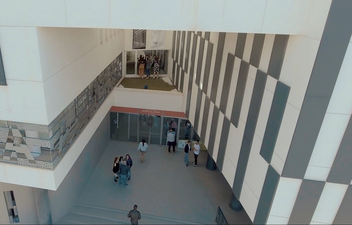 Hoy jueves hay clase. El centro se encuentra en contacto directo con las administraciones responsables e irá informando de cualquier cambio que se adopte por parte de las autoridades sanitarias. 🔗bit.ly/39JRyxH