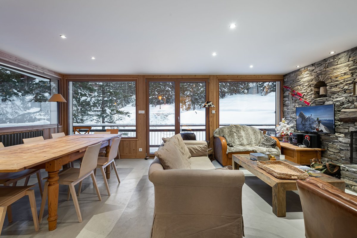 CimalpesEstate's tweet photo. 🏠 #AVENDRE | Beau duplex avec vue dégagée sur la nature et exposé plein Sud ! C'est le trio gagnant pour cet appartement en vente à Courchevel Moriond. Venez vite en découvrir un peu plus 😉  

➡ https://t.co/N5KRk7Y8nG https://t.co/g51EQVjya4