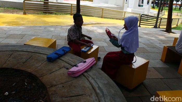 detikcom's tweet photo. #Foto Pascarevitalisasi, Taman Puring dengan wajah baru kini makin eksis. Desain taman yang nyaman, ramah anak dan menarik menjadi sorotan tersendiri bagi masyarakat. Berikut potretnya! #TamanPuring

Selengkapnya di https://t.co/UacJv2KTJ3 https://t.co/LCj1D35f1K