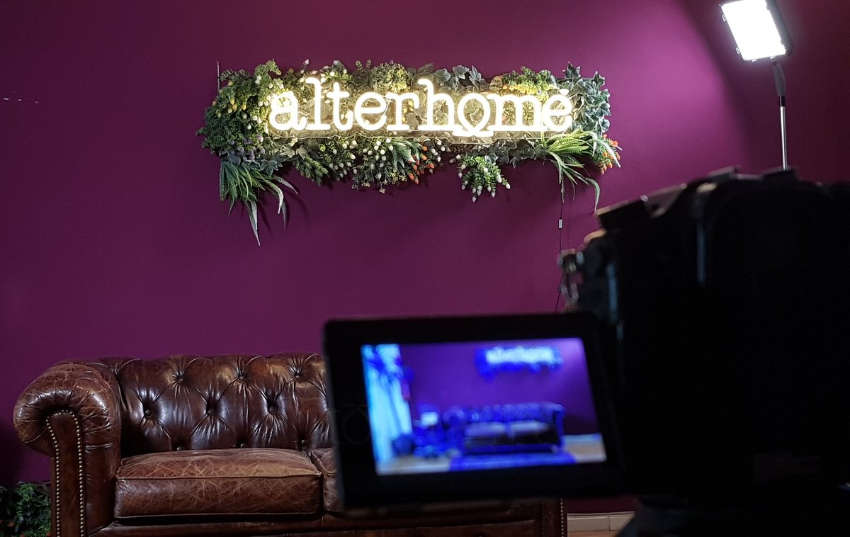 🎬 ¡Hoy estamos de rodaje! 

🔜 Muy pronto podréis ver la entrevista que le hemos hecho a <a href="/patrigg17/">Patricia González</a>, CEO de <a href="/Alterhome_es/">Alterhome</a> 🏠 ¡Qué ganas de que la disfrutéis tanto como lo hemos hecho nosotras hoy! 💜 

#InnovadorasTIC #referentesfemeninos #mujerestech