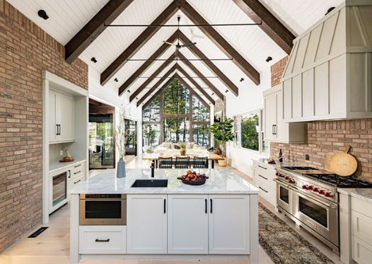 KRIDesign's tweet photo. The beams throughout this open concept space are breathtaking!
via: @westofmain
.
.
.
#karenrenee #karenreneeinteriordesign #interiordesign #luxurystyle #details #interiordetails #designinspo #homestyle #currentdesigns #interiorphotography #greatdesign https://t.co/TUbXY0OA81