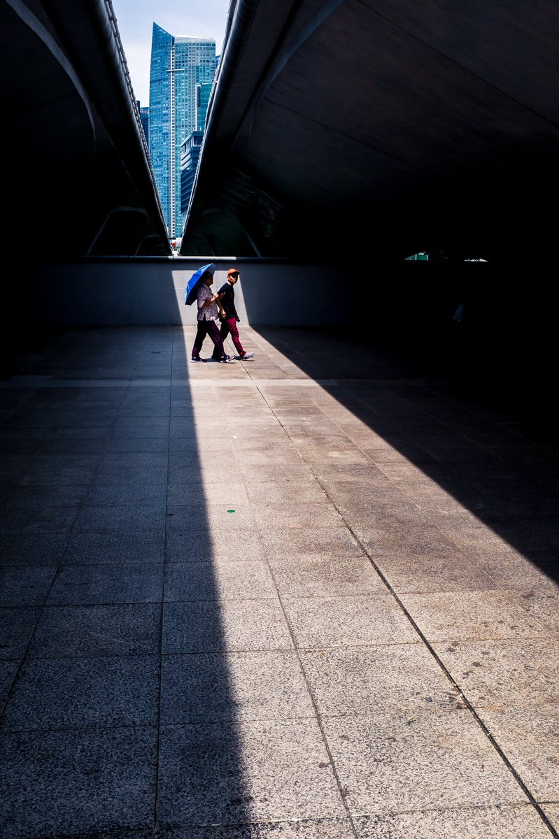 javanng's tweet photo. Light and shadow under the Esplanade Bridge.
#Singapore #StreetPhotography #VisitSingapore #travel #fujifilmsg #appicoftheweek @VisitSingapore @FUJIFILM_UK @NatGeoTravel https://t.co/GAwebcu1PY