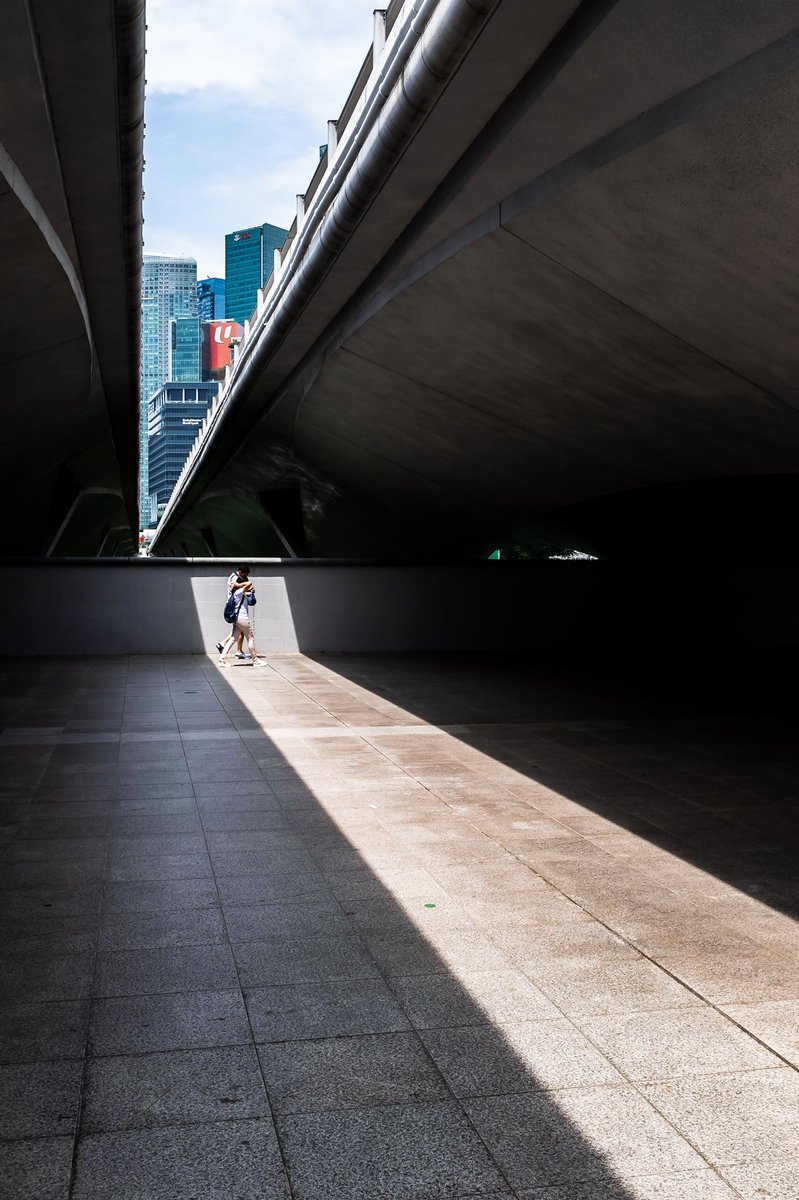 javanng's tweet photo. Light and shadow under the Esplanade Bridge.
#Singapore #StreetPhotography #VisitSingapore #travel #fujifilmsg #appicoftheweek @VisitSingapore @FUJIFILM_UK @NatGeoTravel https://t.co/GAwebcu1PY