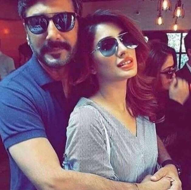 A rare pic of Adnan Siddiqui holding Tamgha E Imtiaz. #AdnanSiddique #MehwishHayat