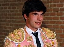 Hoy cumple 24 años el joven diestro madrileño 
<a href="/Angel_Sanchez12/">Angel Sanchez</a> <a href="/AngelSanchezInf/">Ángel Sánchez Inf</a> nacido en la capital del reino que tomó la alternativa en <a href="/LasVentas/">Plaza de Las Ventas</a> en #SanIsidro2018 con toros de <a href="/aadolfomartin/">Adolfo Martin</a>. Felicidades torero <a href="/portaltaurino/">Portal Taurino</a>