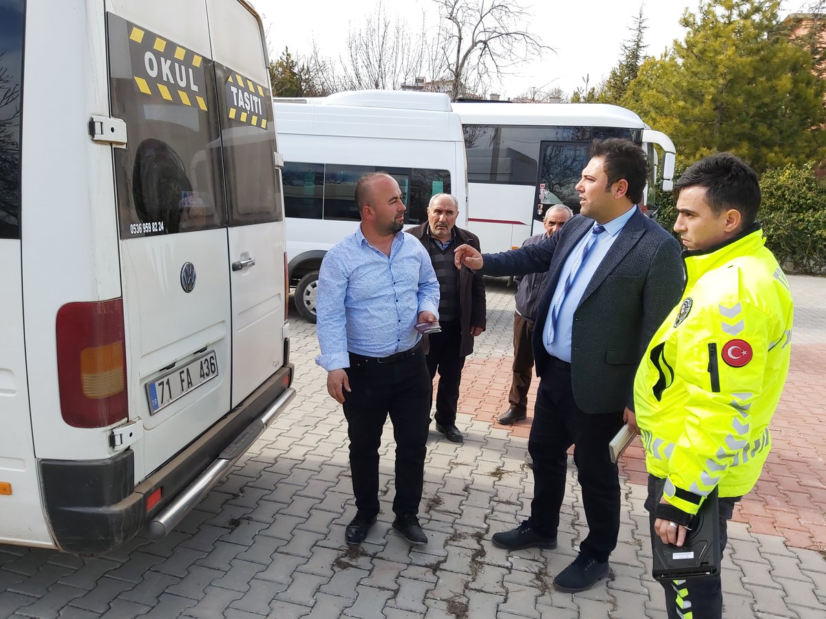 SulakyurtM's tweet photo. İlçe Milli Eğitim Müdürümüz Yıldıray DOĞAN Başkanlığında Denetleme Ekibi ve İlçemiz Trafik Tescil ve Denetleme Büro Amirliği ekipleri tarafından  İlçemiz Ortaöğretim servis araçlarının denetimi yapıldı. @kirikkalemem @tufekciyusuf @YldrayDOAN15 @iavci10 @metinevci6 https://t.co/4LlrisyRz5