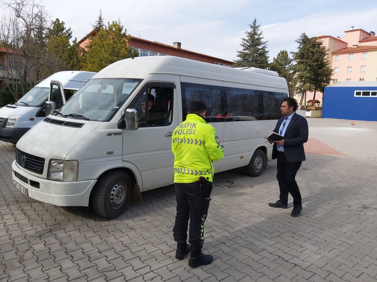 SulakyurtM's tweet photo. İlçe Milli Eğitim Müdürümüz Yıldıray DOĞAN Başkanlığında Denetleme Ekibi ve İlçemiz Trafik Tescil ve Denetleme Büro Amirliği ekipleri tarafından  İlçemiz Ortaöğretim servis araçlarının denetimi yapıldı. @kirikkalemem @tufekciyusuf @YldrayDOAN15 @iavci10 @metinevci6 https://t.co/4LlrisyRz5