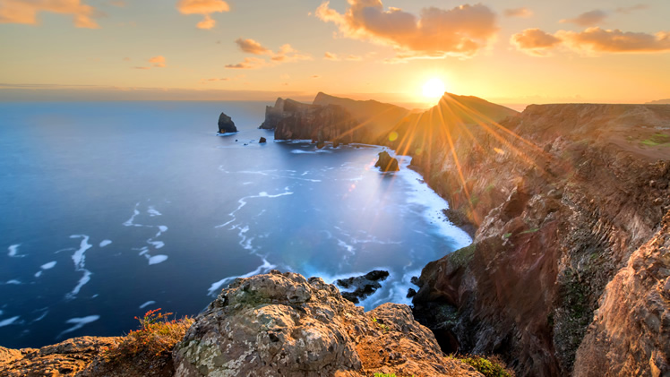 InspiredLuxury's tweet photo. Enjoy ultimate bliss with this boutique #Madeira break 😀.

Including half-board meals, a room upgrade, 25% off a massage and more, this is the perfect escape away from it all 😊.

Book now 👉 https://t.co/4egjLWbNBB 

#DiscoverMadeira #Madeiranowordsneeded #KeepCalmTravelOn https://t.co/oojrxBKeIY