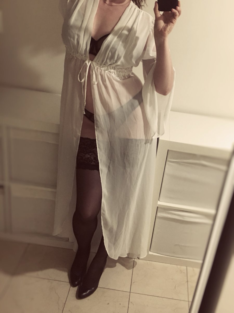 RebeccaNeals's tweet photo. Shadows and lace. https://t.co/1SsI6tOeqZ