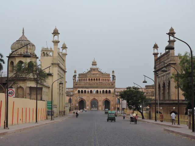 tornosindia's tweet photo. There is not one but many facets to this fabled city and when you set to explore this city on foot, you will come across a lifestyle &amp; culture which showcase what it was in its heyday. Read more: https://t.co/qVTgOH7urq https://t.co/Pkr8s4Svrx