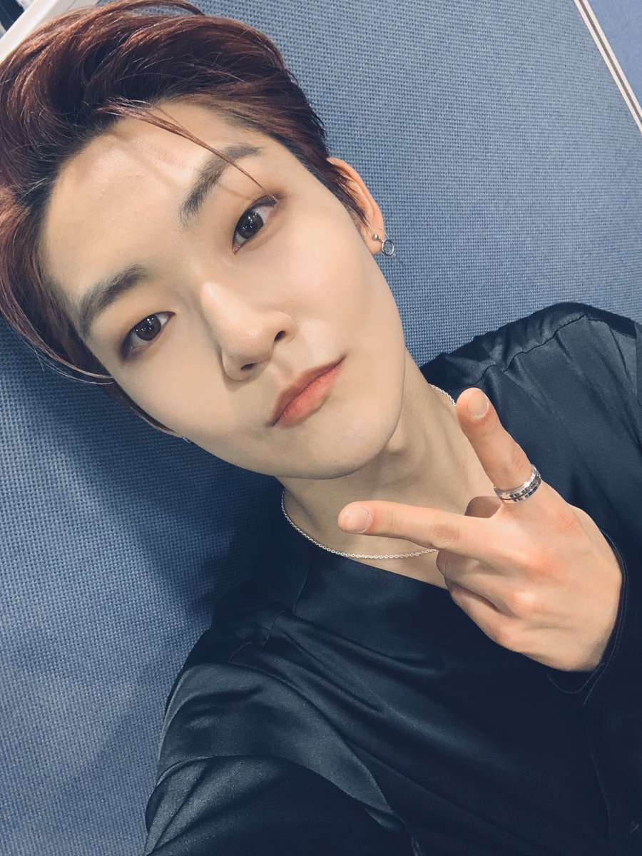 pizzei's tweet photo. UNCLE KEVIN MOON 🥺 #coolestuncle https://t.co/eJuhO06nVK