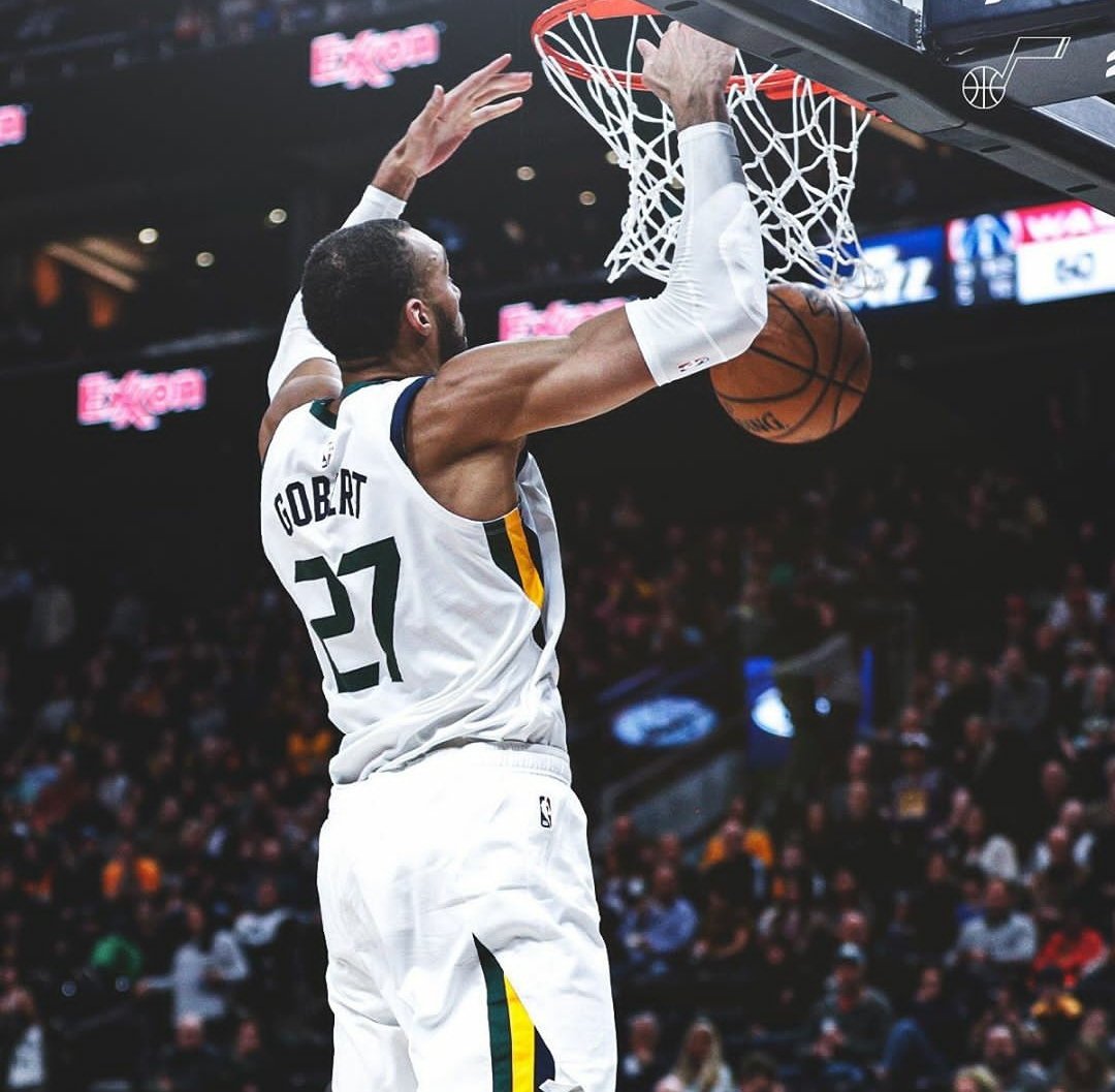 Sponsorando's tweet photo. La #NBA queda suspendida temporalmente debido al #coronavirus.
 
El jugador de los Utah Jazz Rudy Gobert ha dado positivo en #CODVID19. https://t.co/TDPuEnxBfb