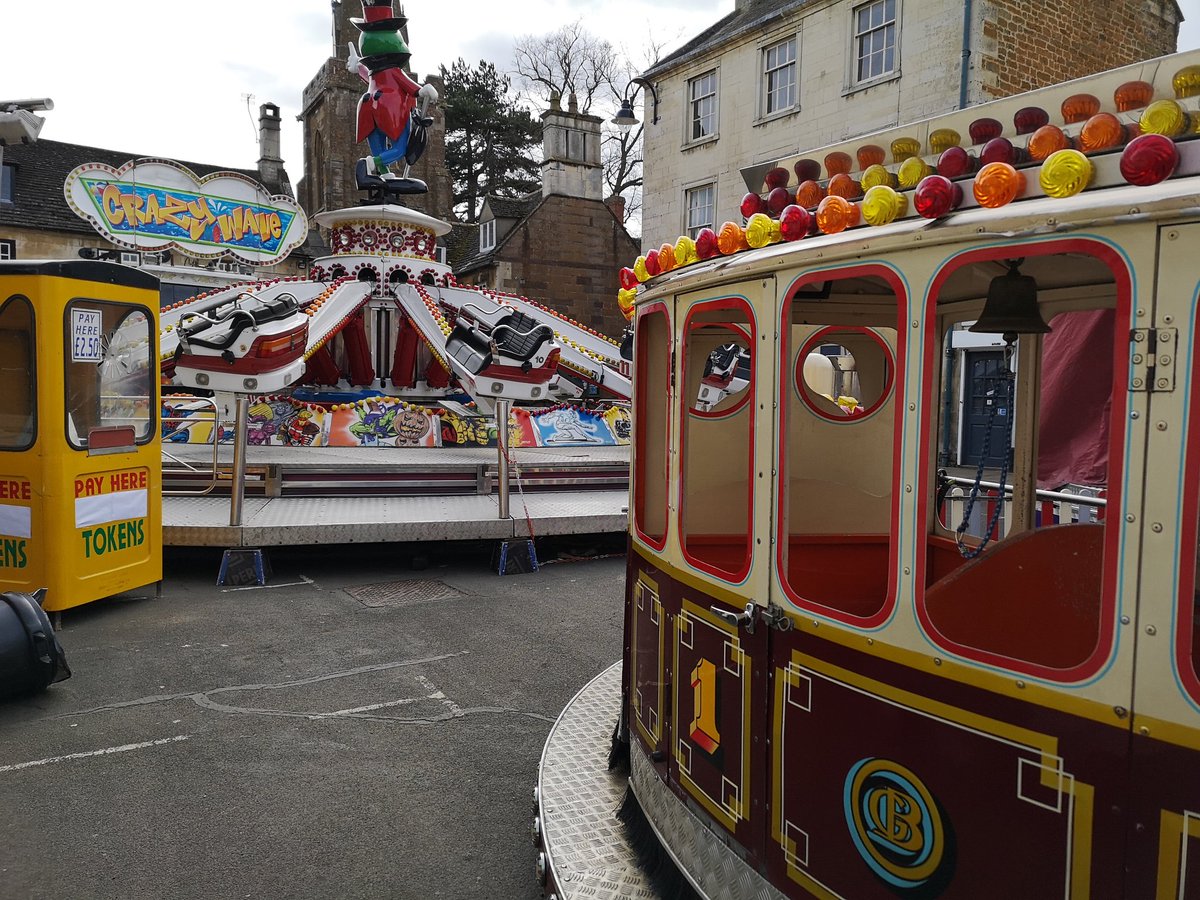 Rob Persani here for Thursday morning, hearing from the @DuchessRutland about the opening weekend @BelvoirCastle at 7.50am, also more about Uppingham fair from a family who have brought rides for the first time. More local events too. Also any potholes you've come across locally?