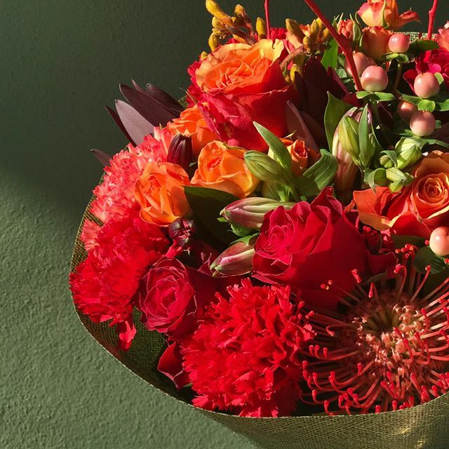 #Merida - İçindekiler: Espania, Rhodos, Çardak Güller, Karanfil, Leucospermum, Hypericum, bolca güneş ışığı, günlük ihtiyacınız kadar serotonin, bir tutam aşk.
Eser miktarda sürpriz, %100 oranında mutluluk ihtiva eder. 
Trans yağ içermez. 
Şimdi web site… ift.tt/2Q9n2p8