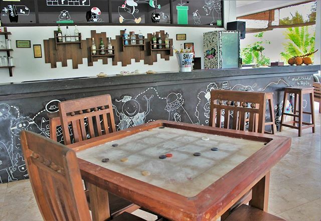 blueturtlehotel's tweet photo. Une petite partie de carrom ? 
#carrom #game #play #win #srilanka #hotel #asia #bar #drink #juice #cartoon #art #streetart #manga #frenchtouch #kid #adult #jeu #jeux https://t.co/z7trpQmflP https://t.co/UsvrHuQnpd
