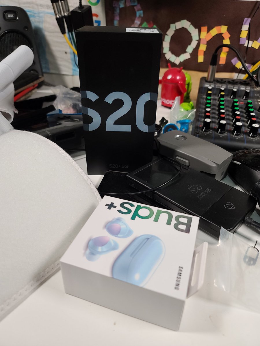 zedomax's tweet image. My new s20 plus and buds+ is here.   unboxing soon!

#HighOnAndroid #GalaxyS20Ultra focused on dis one yey