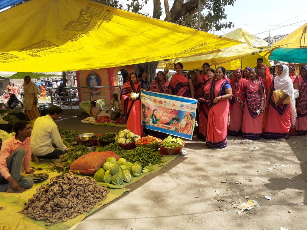 BarwaniWcd's tweet photo. On the occasion of Poshan Pakhwada 2020 AWC and Supervisor came out to create awerness on Nutrition.
#SuposhitMP #PodhanAbhiyan @mpwcdnnm @SPreraks @NITIAayog https://t.co/oujBPLRPs2