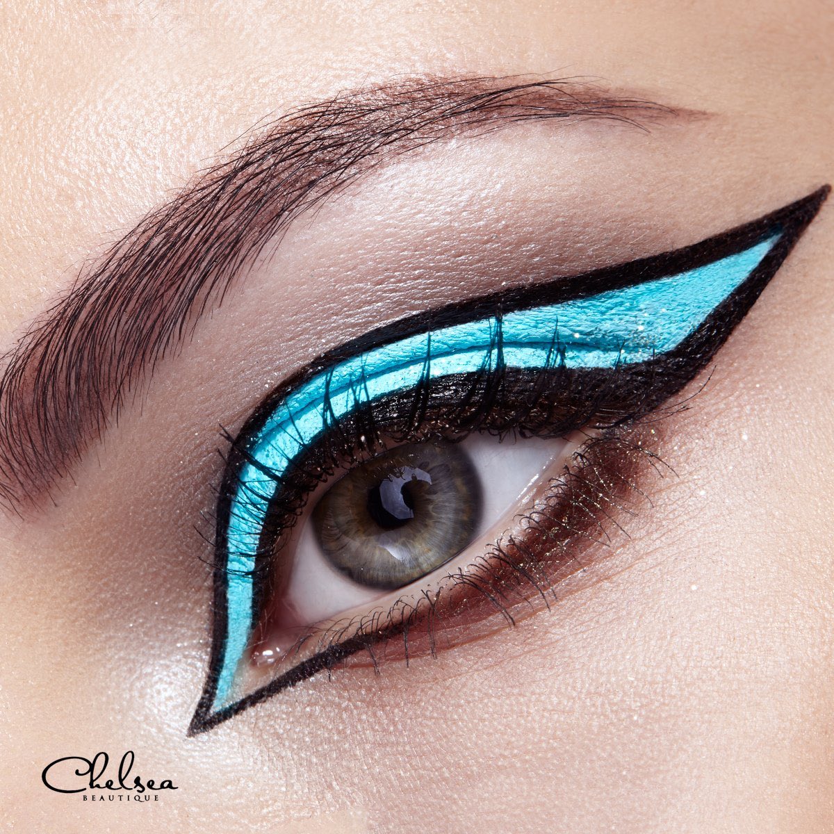 ChelseaBeautiqu's tweet photo. Keep your standards high and your eyeliner sharp. Grab yours now ➡️ https://t.co/bI7agMZ8IJ #ChelseaBeautique https://t.co/irvYZkqK2R