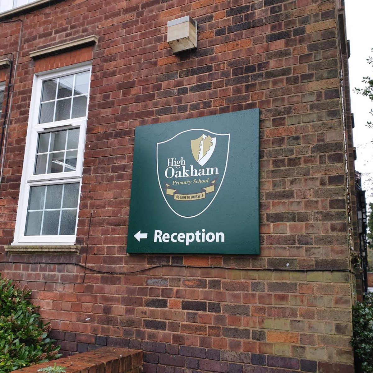 SignsNowUK's tweet photo. Using a mixture of our in-house deluxe post and panel system along with trays and flat panels we recently completed the wayfinding solution for High Oakham Primary School. 

#signsnowuk #highoakhamprimary #highoakham #nottinghamshire #wayfinding #postandpanel #schoolsigns https://t.co/OBPv1n1kNp