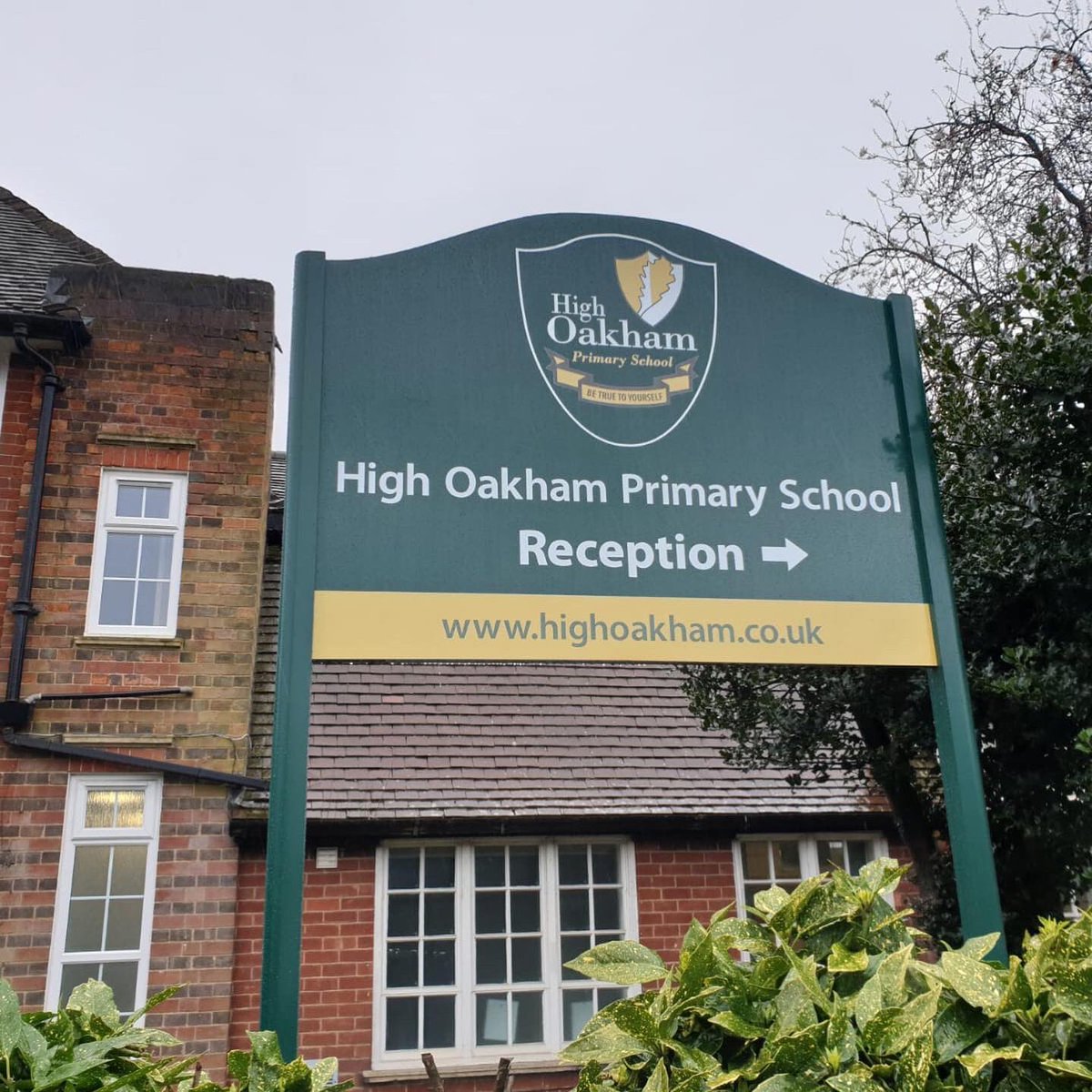 SignsNowUK's tweet photo. Using a mixture of our in-house deluxe post and panel system along with trays and flat panels we recently completed the wayfinding solution for High Oakham Primary School. 

#signsnowuk #highoakhamprimary #highoakham #nottinghamshire #wayfinding #postandpanel #schoolsigns https://t.co/OBPv1n1kNp