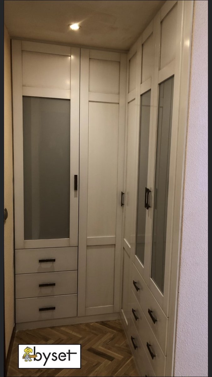 bysetdecoracion's tweet photo. A veces, los armarios de obra que nos instalan en nuestras viviendas no son tan útiles como nos gustaría.
En este caso, nosotros hemos ampliado el hueco tirando los dos tabiques laterales, dándole una mayor amplitud tanto lateral como en altura. https://t.co/x1nZVb2eZq