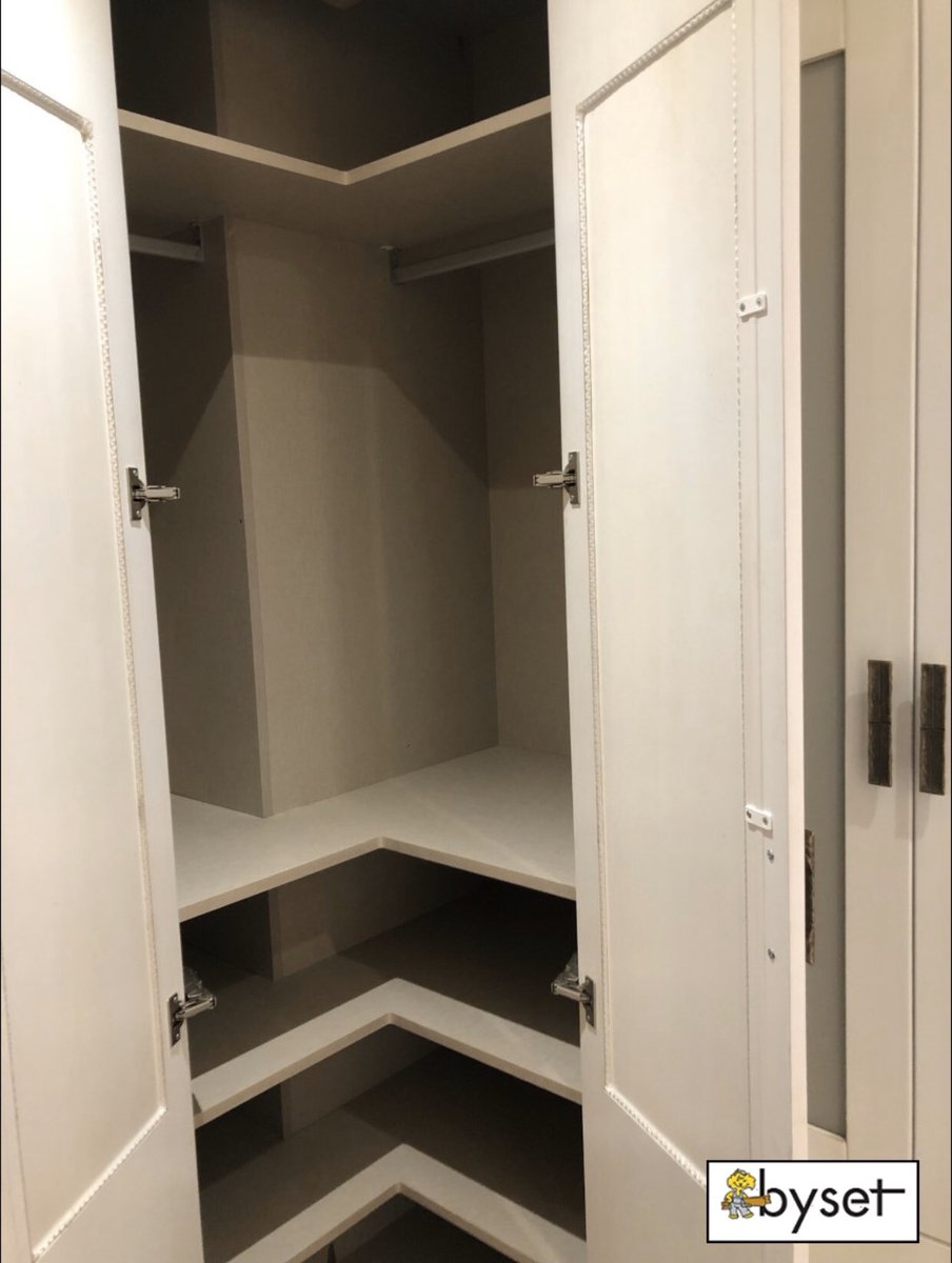 bysetdecoracion's tweet photo. A veces, los armarios de obra que nos instalan en nuestras viviendas no son tan útiles como nos gustaría.
En este caso, nosotros hemos ampliado el hueco tirando los dos tabiques laterales, dándole una mayor amplitud tanto lateral como en altura. https://t.co/x1nZVb2eZq