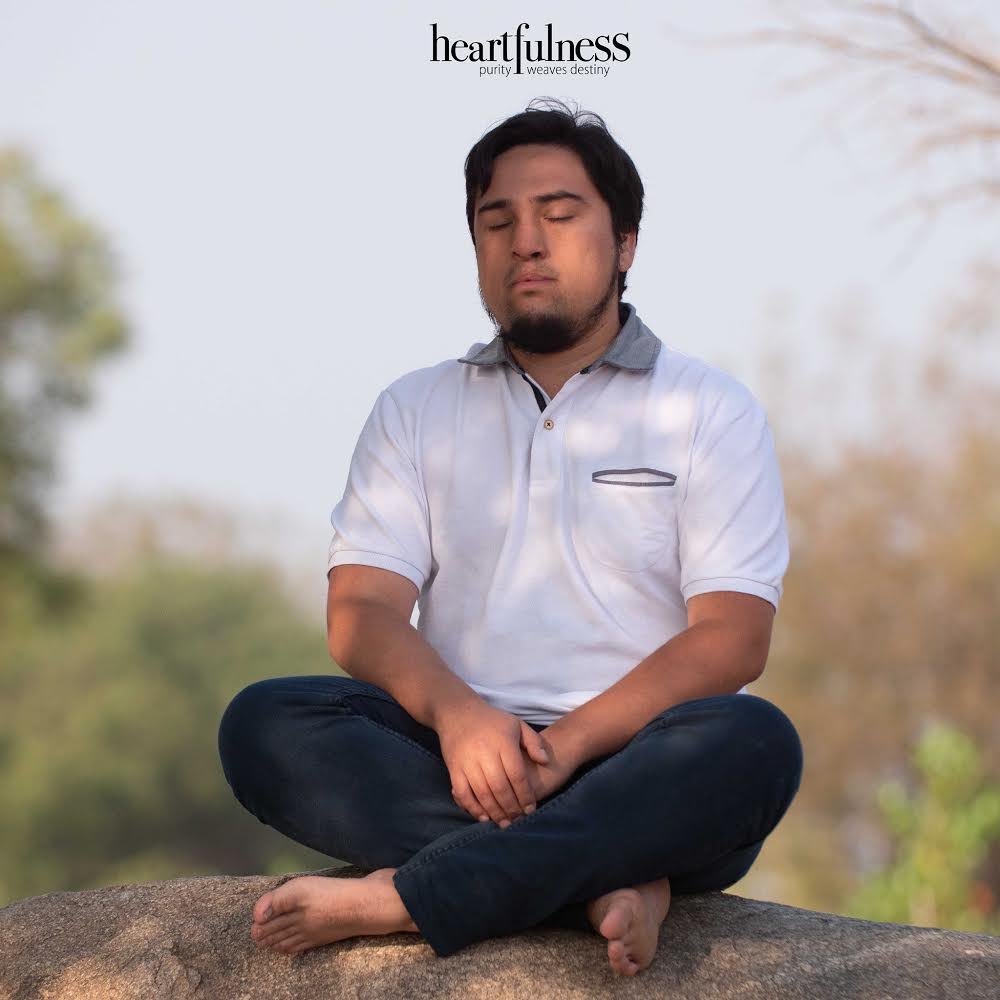 HeartfulnessFr's tweet photo. Nous devons poursuivre la méditation sans nous soucier des pensées vagabondes qui nous viennent à l'esprit à ce moment-là - Babuji
Apprenez à méditer avec la méthode
Heartfulness. Pour plus d'information visitez le https://t.co/V4rZIxL6Wc

#cœur #méditation #souciance #esprit https://t.co/dwOCmZqCYg