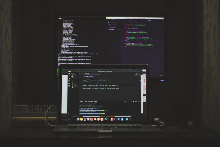 goKarumi's tweet image. This blogpost written by @lasnindrek is very interesting, he predicts the #programmingtechnologies that will emerge in 2020. He talks about @Rustlang becoming mainstream, @GraphQL adoption will increase, and many more 🙌. Discover them here 👉 bit.ly/2PEXBvw