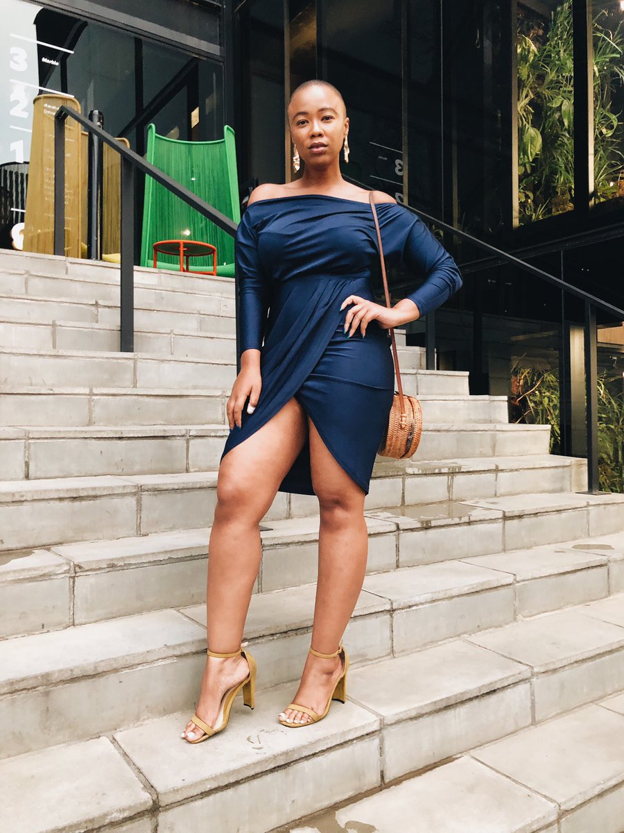Thobi_Rose's tweet photo. Okay fine guys I actually went to the event and brought out my Zulu legs for control 😩😍
#ColorSensational
#MaybellineSA https://t.co/LHF0ZeE63E