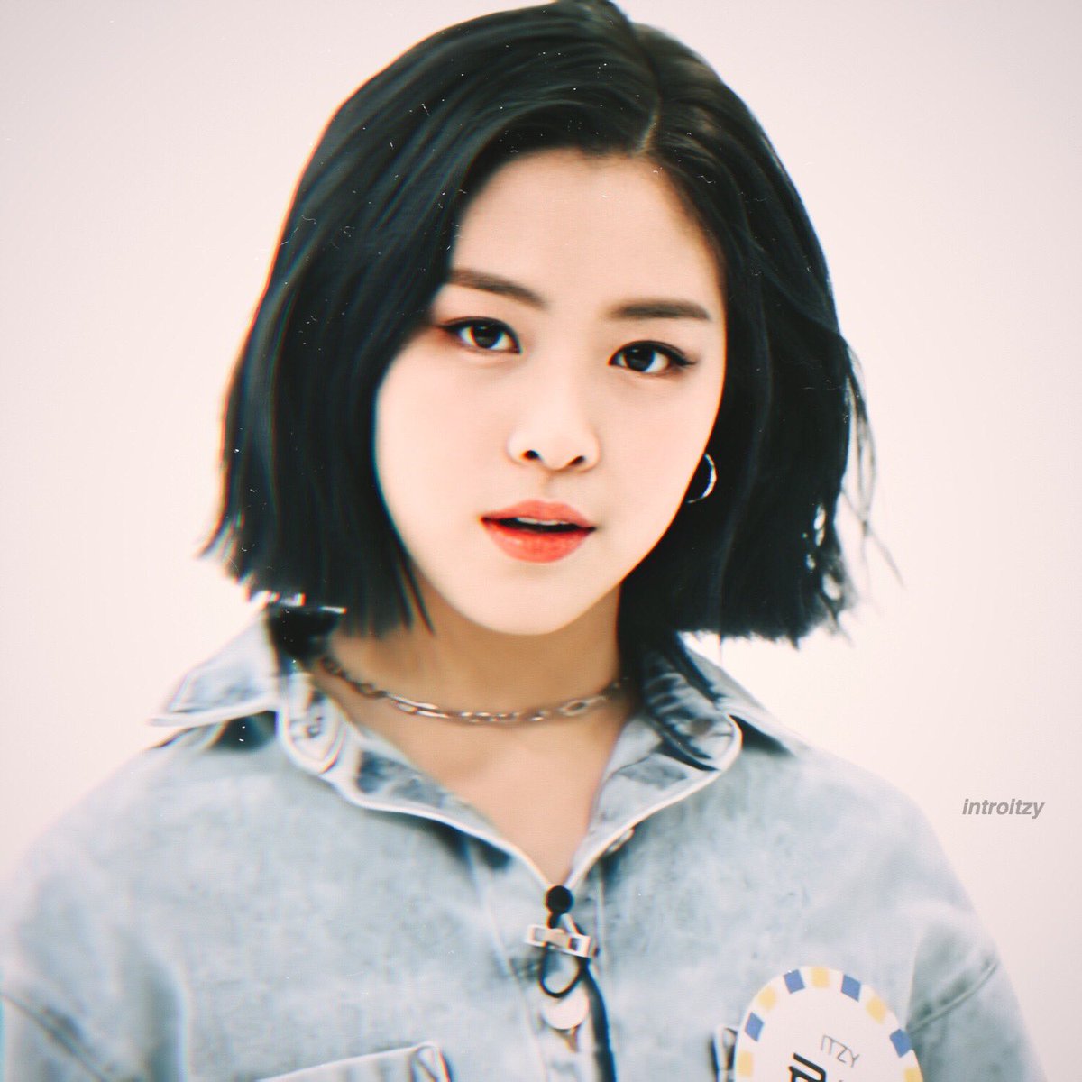 introitzy's tweet photo. 류 ~ 

— #ryujin #itzy #신류진 #있지 https://t.co/hNsaHGLrlr