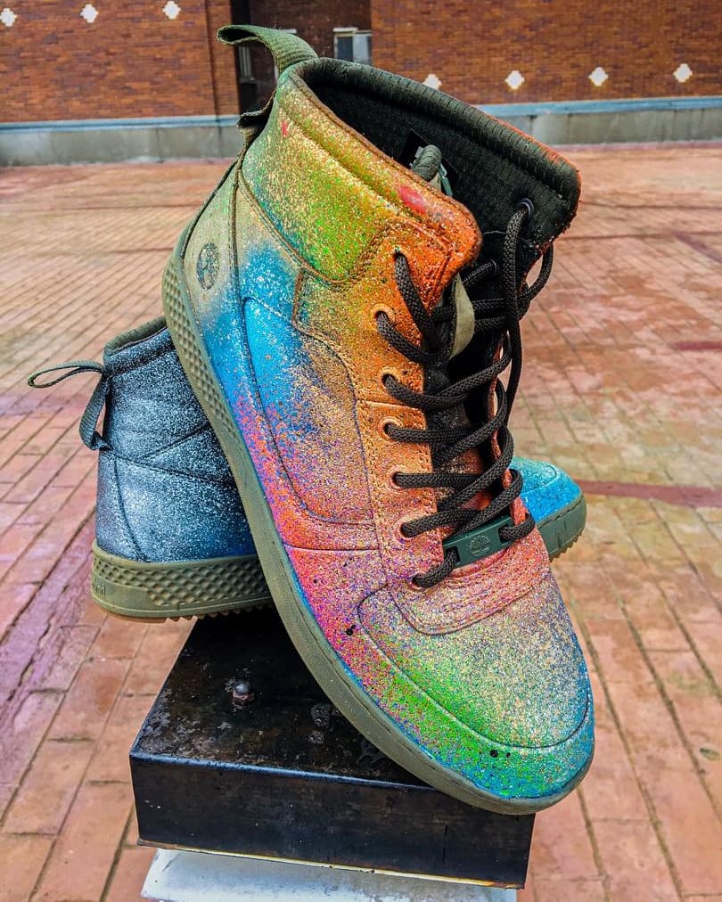 CaliGrph's tweet photo. Customization of shoes is our thing. The splatter and colourful design was inspired by the bright and amazing character of the owner @BossTinn
Get in touch with us, we customize and colour any kicks to your preference.
#Harare #inspired #greatvibes #customisation
#kicksonfire https://t.co/pgBQboDkIm