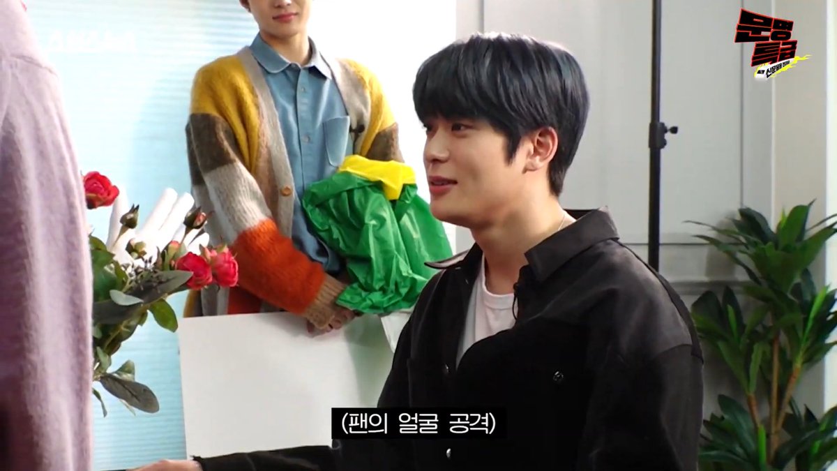 valentinesboy97's tweet photo. 얼굴공격하는 팬이 된 재현이의 2행시
재재누나
재발 나만 바라봐
에 현실반응들ㅋㅋㅋㅋㅋㅋㅋ 나도 같이 소리질렀다ㅜㅠㅠㅠㅠㅠㅋㅋㅋ https://t.co/3wQFMf9qlP