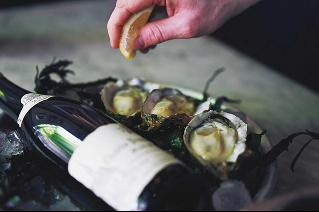 Lemon squeezer! Noble Rot Soho @noblerotsoho is opening on Greek St this summer and we’re looking for CDPs, commis and junior sous chefs to join our kitchen brigades. We value our staff highly in terms of renumeration, training and access to tasting the … ift.tt/2wMgG8i