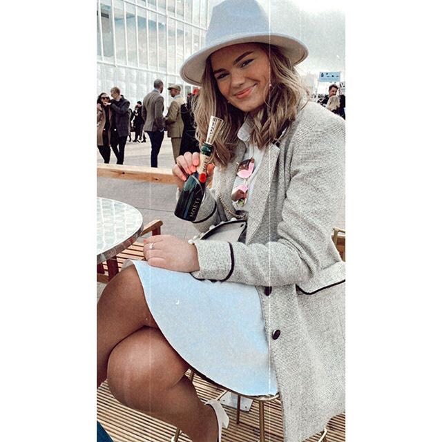 My gorgeous Welsh wool at the <a href="/CheltenhamRaces/">CheltenhamRacecourse</a> Tallini totally rocking her bespoke Elodie coat #welshwool #sustainablefashion #supportsmallbusiness