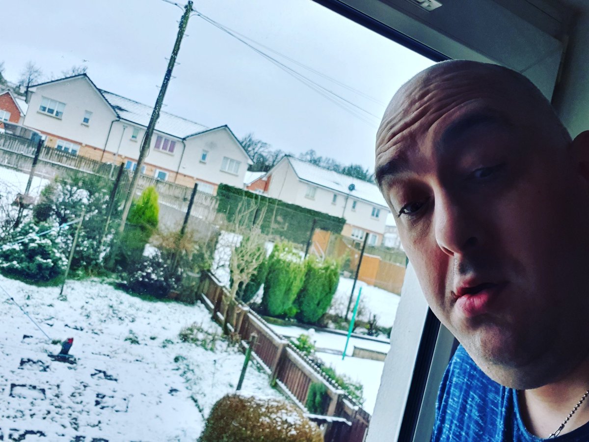 Graham_McL's tweet photo. I am all for a sprinkle of ❄🌨 but it's more or less the middle of March FFS! Cornavirus? more like Snowronavirus followed by a good few folks developing the "Moanronavirus" gotta love the bat shit crazy UK weather! #ColdOneToday wrap up warm folks! 👍 https://t.co/HoeEqJQta7