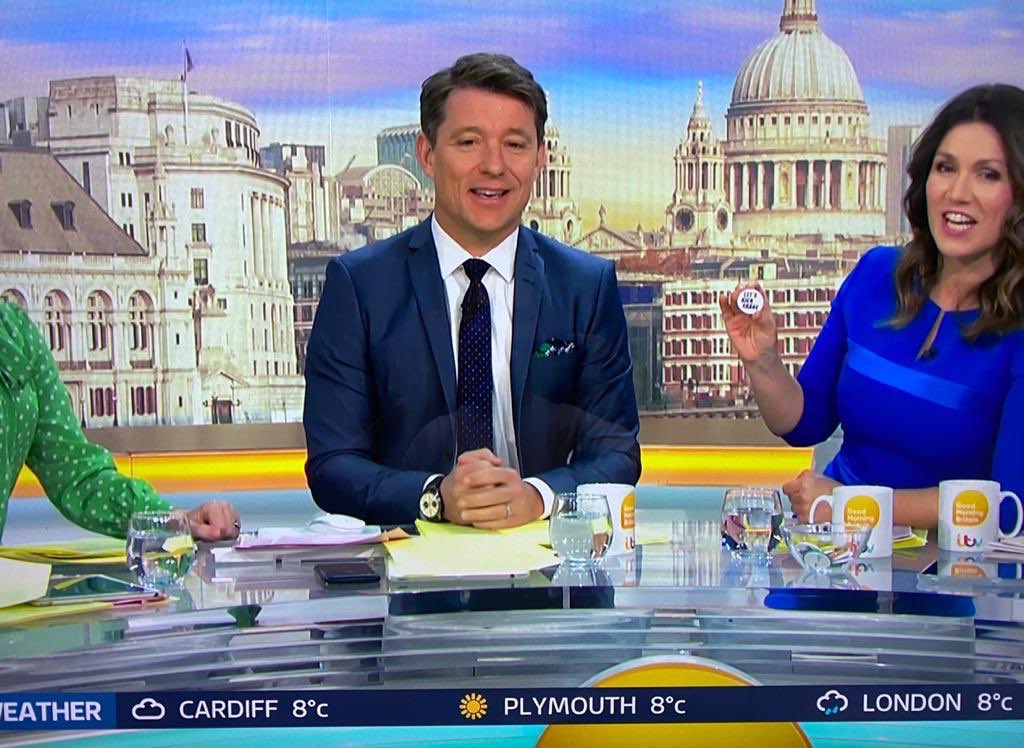 StopTheAwks's tweet photo. @GMB It was nice to see @susannareid100 @benshephard @kategarraway handing out our badges this morning on the show! Hope they come in handy 😅⚠️ Get yours at https://t.co/OXZLkNoq8L #goodmorningbritain #stoptheawks #elbowbump #stopthespread https://t.co/e2yFMzjkty