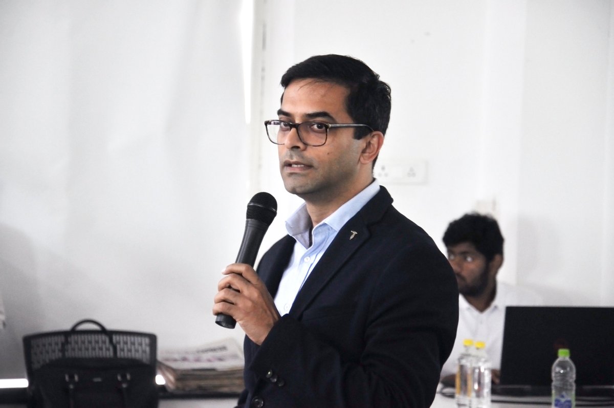 AvantikaUniv's tweet photo. #iConnect @AvantikaUniv
Students get insights from an evangelist at @qglue at #SparkTalks with Sudeep Chhabra.
The session gave insights for innovations at the intersection of retail, technology,& design to create the product and value exclusivity.
#Design #DesignThinking https://t.co/dotXTGjD9t