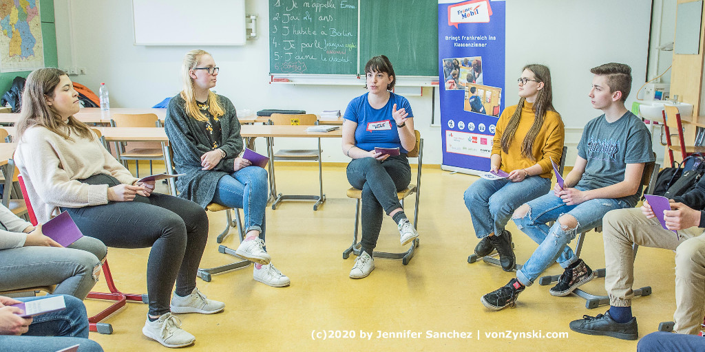 ofaj_dfjw's tweet photo. Si comme Emma, vous avez envie de promouvoir l'apprentissage de la langue 🇫🇷 en 🇩🇪, postulez à #FranceMobil jusqu'au 15 mars !

Habt ihr auch Lust, 🇫🇷-Schüler für die 🇩🇪 Sprache zu begeistern? Bewerbt euch für #mobiklasse.de bis zum 15. März!
➡️https://t.co/KEcCvp5Pyo https://t.co/cOeTnbmXHh